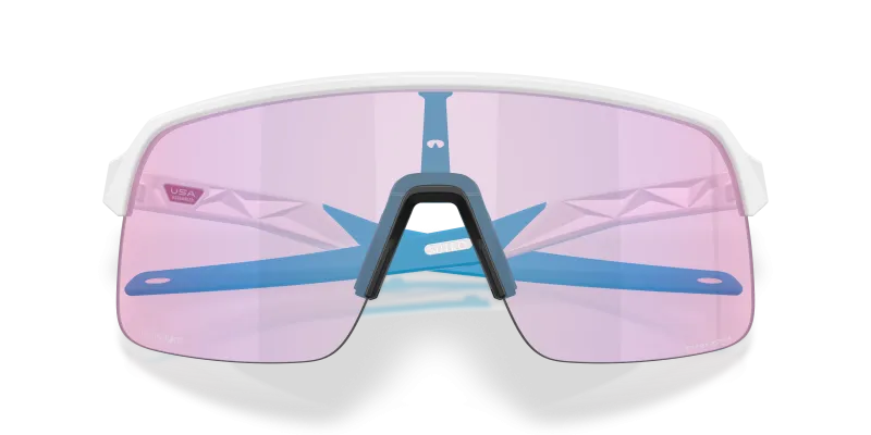 Oakley OO9463A-42 946342 close-up ด้านหน้า