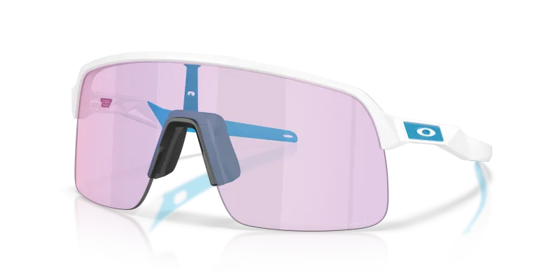Oakley OO9463A-42 946342 แว่นกันแดดสีขาวด้าน เลนส์ Prizm Transitions Cobalt ผู้ชาย