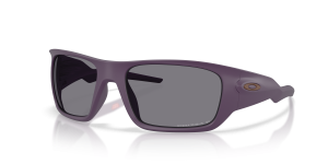 แว่นกันแดด Oakley OO9486-19 มุมเฉียง สีมะเขือม่วงเนื้อแมท สำหรับผู้ชาย