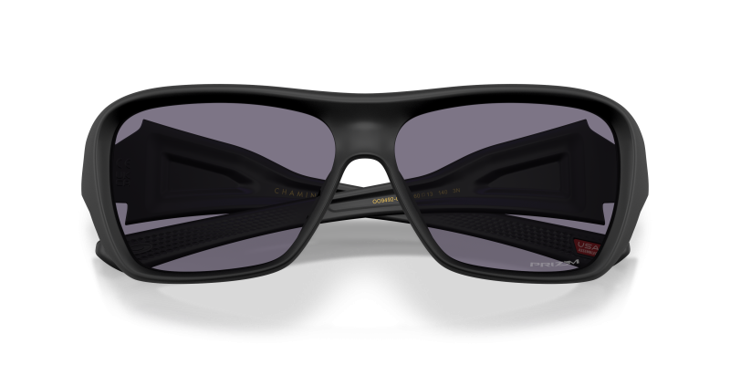 Oakley OO9492-09 949209 close-up ด้านหน้า