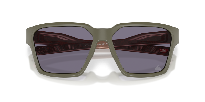 แว่นกันแดด Oakley OO9497-44 close-up ด้านหน้า