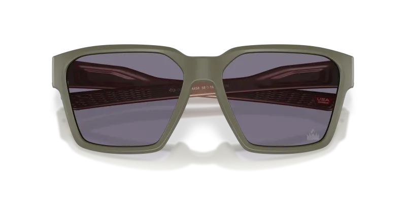 แว่นกันแดด Oakley OO9497-44 close-up ด้านหน้า