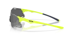 แว่นกันแดด Oakley OO9512D-10 951210 มุมข้าง ทรงกะบังไร้ขอบ Shield