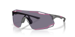 แว่นกันแดด Oakley Cybr Dyno OO9513D-10 Matte Grey Smoke Prizm Grey แว่นกันแดด Oakley OO9513D-10 มุมเฉียง สีเทาควันด้าน สำหรับทุกเพศ