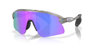 แว่นกันแดด Oakley OO9518-14 มุมเฉียง สีมูนดัสต์หมึกเทา สำหรับทุกเพศ