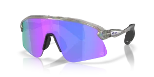 แว่นกันแดด Oakley OO9518-14 มุมเฉียง สีมูนดัสต์หมึกเทา สำหรับทุกเพศ