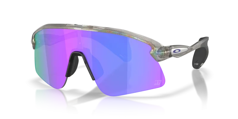 แว่นกันแดด Oakley OO9518-14 มุมเฉียง สีมูนดัสต์หมึกเทา สำหรับทุกเพศ