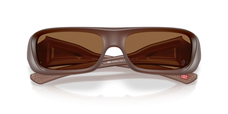 แว่นกันแดด Oakley OO9520-10 close-up ด้านหน้า