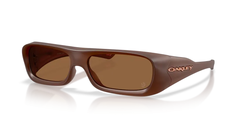 แว่นกันแดด Oakley Permian OO9520-10 Matte Translucent Mahogany Prizm Bronze Gradient แว่นกันแดด Oakley OO9520-10 มุมเฉียง สีมะฮอกกานีโปร่งใสเนื้อแมท สำหรับทุกเพศ