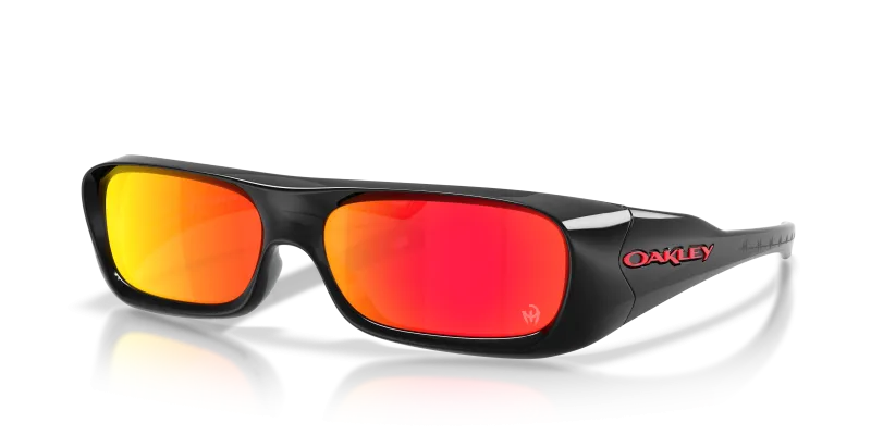 แว่นกันแดด Oakley OO9520-11 มุมเฉียง สี Black Ink สำหรับทุกเพศ