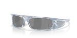 แว่นกันแดด Oakley Highland OO9522-08 Silver Mirror Effect Prizm Black แว่นกันแดด Oakley OO9522-08 มุมเฉียง สีเอฟเฟกต์กระจกเงิน สำหรับทุกเพศ