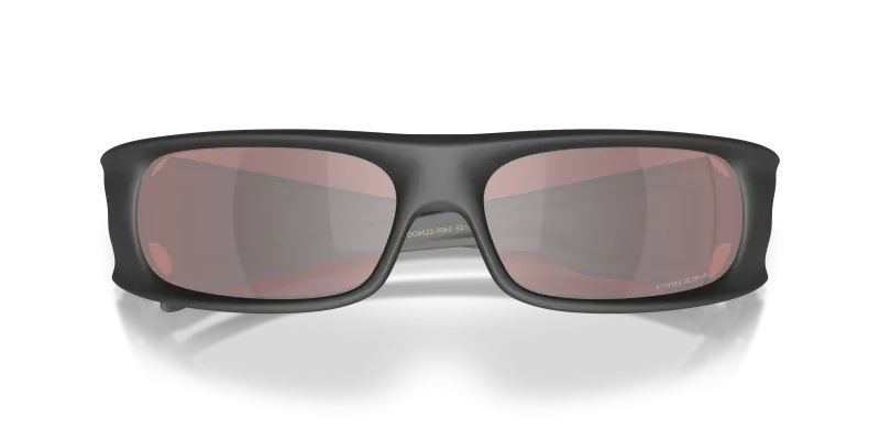 แว่นกันแดด Oakley OO9522-09 close-up ด้านหน้า