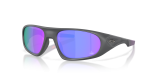 แว่นกันแดด Oakley Neoforma OO9528-11 Matte Carbon Prizm Violet แว่นกันแดด Oakley OO9528-11 มุมเฉียง สี Matte Carbon สำหรับทุกเพศ
