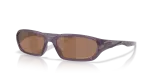 แว่นกันแดด Oakley OO9530-09 มุมเฉียง สีม่วงมะเขือโปร่งใส สำหรับทุกเพศ