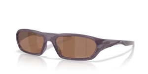 แว่นกันแดด Oakley OO9530-09 มุมเฉียง สีม่วงมะเขือโปร่งใส สำหรับทุกเพศ