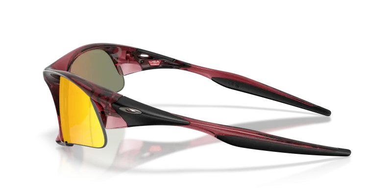 แว่นกันแดด Oakley OO9532-12 มุมข้าง ขาแว่นสีแดงเหล็กโปร่งใส