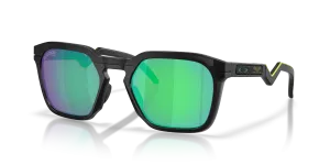 แว่นกันแดด Oakley OO9533-13 มุมเฉียง สี Matte Black Ink สำหรับทุกเพศ