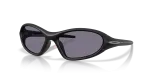 แว่นกันแดด Oakley OO9536-01 มุมเฉียง สีดำด้าน สำหรับทุกเพศ