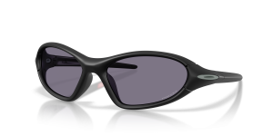 แว่นกันแดด Oakley OO9536-01 มุมเฉียง สีดำด้าน สำหรับทุกเพศ