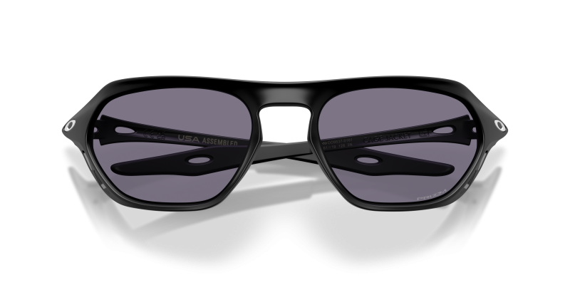 แว่นกันแดด Oakley OO9537-01 close-up ด้านหน้า