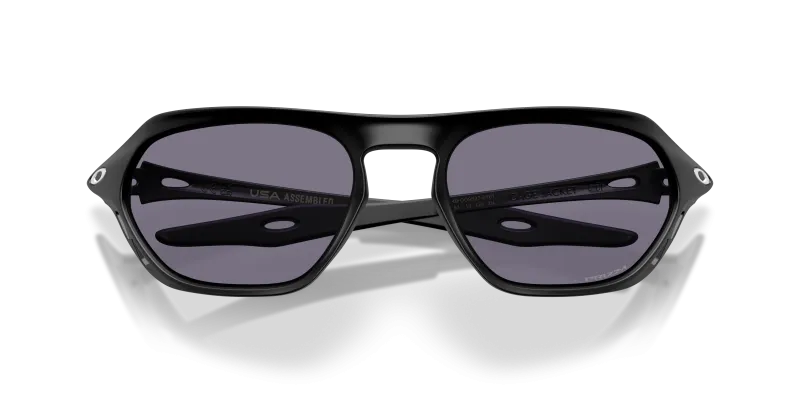 แว่นกันแดด Oakley OO9537-01 close-up ด้านหน้า