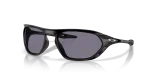 แว่นกันแดด Oakley Cage Jacket OO9537-01 Matte Black Prizm Grey แว่นกันแดด Oakley OO9537-01 มุมเฉียง สีดำด้าน สำหรับทุกเพศ