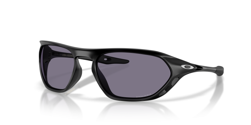แว่นกันแดด Oakley Cage Jacket OO9537-01 Matte Black Prizm Grey แว่นกันแดด Oakley OO9537-01 มุมเฉียง สีดำด้าน สำหรับทุกเพศ