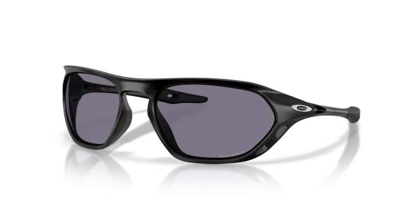 แว่นกันแดด Oakley Cage Jacket OO9537-01 Matte Black Prizm Grey แว่นกันแดด Oakley OO9537-01 มุมเฉียง สีดำด้าน สำหรับทุกเพศ