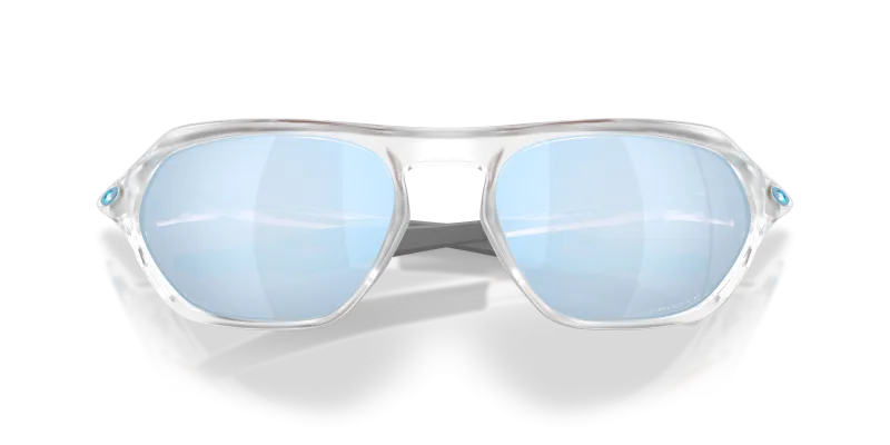 แว่นกันแดด Oakley OO9537-02 close-up ด้านหน้า
