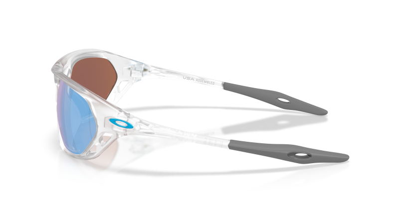 แว่นกันแดด Oakley OO9537-02 มุมข้าง ขาแว่นสีใสด้าน