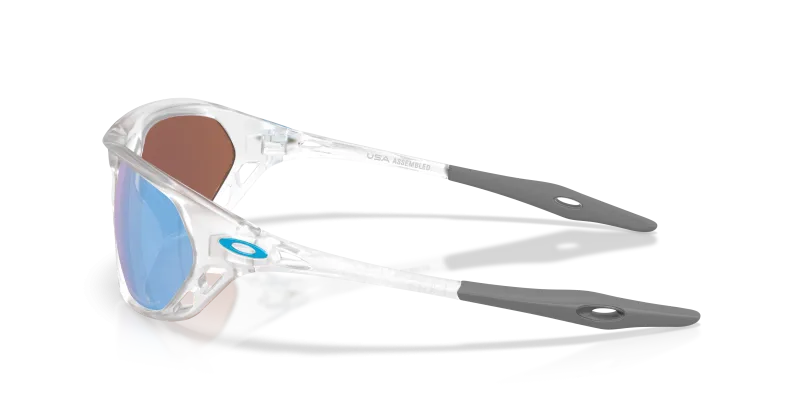 แว่นกันแดด Oakley OO9537-02 มุมข้าง ขาแว่นสีใสด้าน