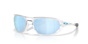 แว่นกันแดด Oakley OO9537-02 มุมเฉียง สีใสด้าน สำหรับทุกเพศ