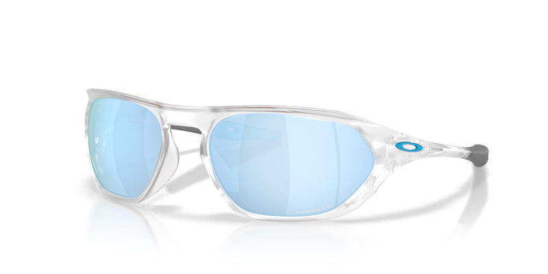 แว่นกันแดด Oakley Cage Jacket OO9537-02 Matte Clear Prizm Deep Water Polarized แว่นกันแดด Oakley OO9537-02 มุมเฉียง สีใสด้าน สำหรับทุกเพศ
