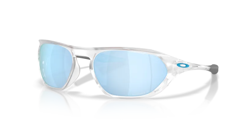 แว่นกันแดด Oakley Cage Jacket OO9537-02 Matte Clear Prizm Deep Water Polarized แว่นกันแดด Oakley OO9537-02 มุมเฉียง สีใสด้าน สำหรับทุกเพศ