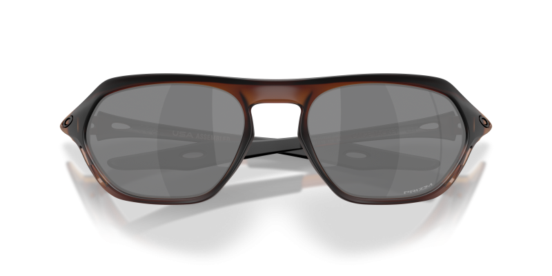 แว่นกันแดด Oakley OO9537-04 close-up ด้านหน้า