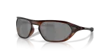 แว่นกันแดด Oakley Cage Jacket OO9537-04 Matte Rootbeer Prizm Black แว่นกันแดด Oakley OO9537-04 มุมเฉียง สี Matte Rootbeer สำหรับทุกเพศ