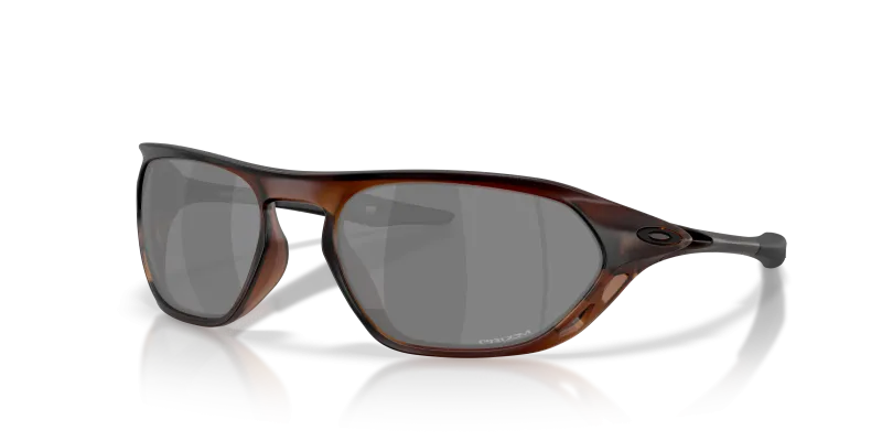 แว่นกันแดด Oakley Cage Jacket OO9537-04 Matte Rootbeer Prizm Black แว่นกันแดด Oakley OO9537-04 มุมเฉียง สี Matte Rootbeer สำหรับทุกเพศ