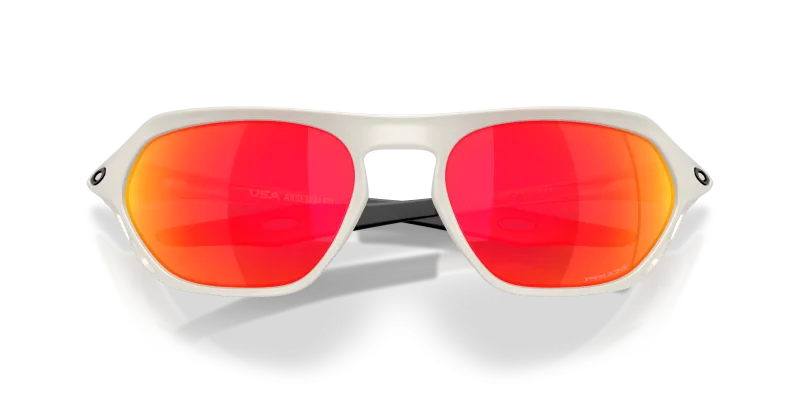 แว่นกันแดด Oakley OO9537-05 close-up ด้านหน้า