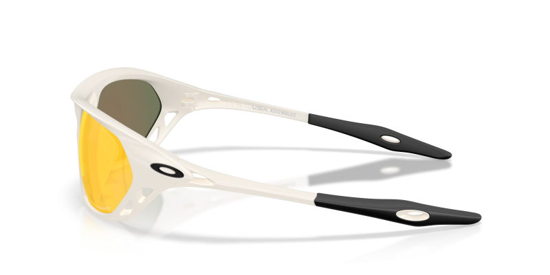 แว่นกันแดด Oakley OO9537-05 มุมข้าง ขาแว่นสีละอองด้าน