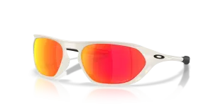 แว่นกันแดด Oakley OO9537-05 มุมเฉียง สีละอองด้าน สำหรับทุกเพศ