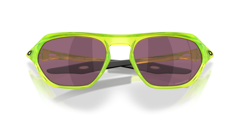 แว่นกันแดด Oakley OO9537-07 close-up ด้านหน้า