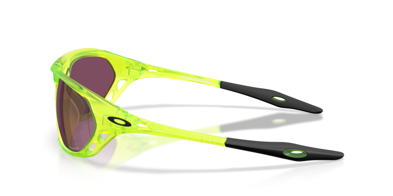 แว่นกันแดด Oakley OO9537-07 มุมข้าง ขาแว่นสี Matte Uranium