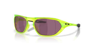 แว่นกันแดด Oakley OO9537-07 มุมเฉียง สี Matte Uranium สำหรับทุกเพศ
