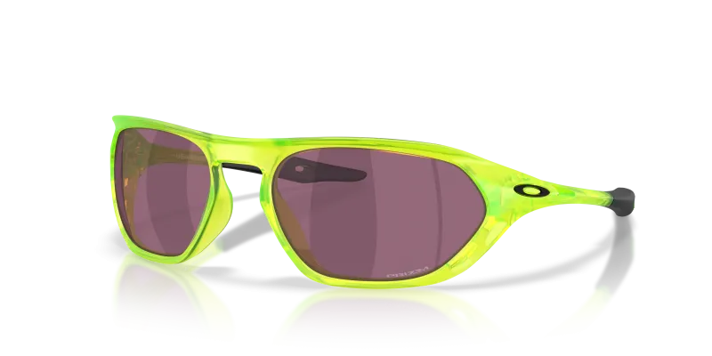 แว่นกันแดด Oakley Cage Jacket OO9537-07 Matte Uranium Prizm Road Black แว่นกันแดด Oakley OO9537-07 มุมเฉียง สี Matte Uranium สำหรับทุกเพศ