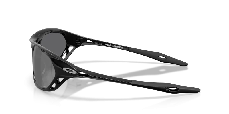แว่นกันแดด Oakley OO9537-08 มุมข้าง ขาแว่นสีดำขัดเงา