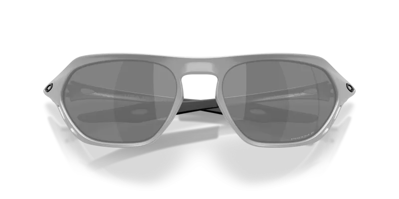 แว่นกันแดด Oakley OO9537-09 close-up ด้านหน้า