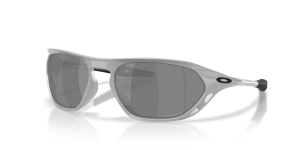 แว่นกันแดด Oakley OO9537-09 มุมเฉียง สีเงิน X สำหรับทุกเพศ