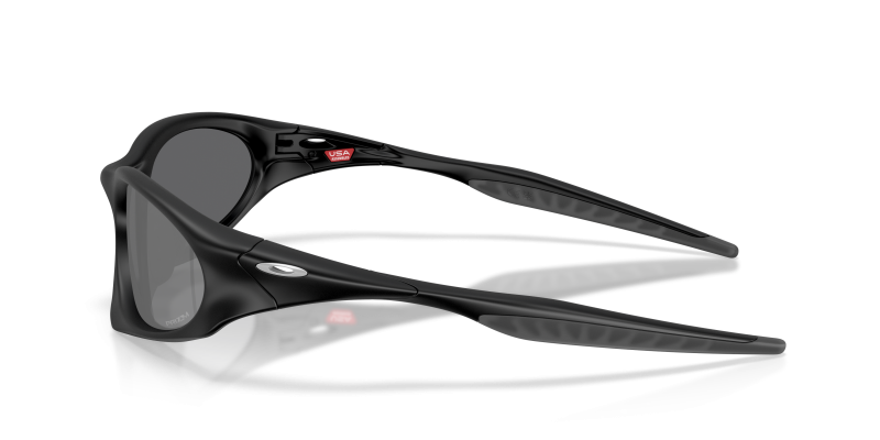 แว่นกันแดด Oakley OO9539-01 มุมข้าง ขาแว่นสีดำด้าน