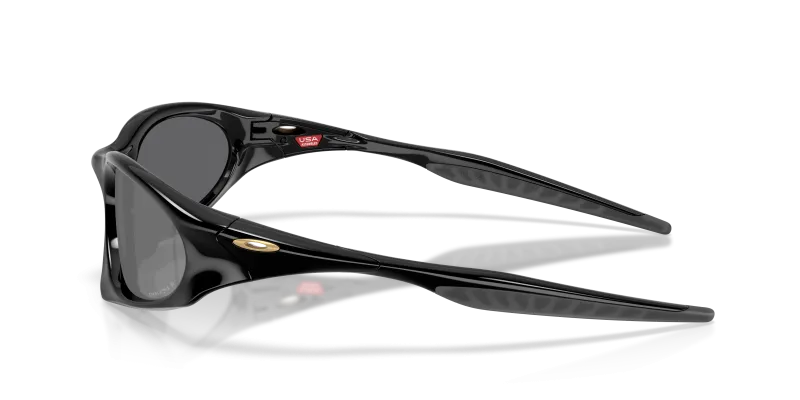 แว่นกันแดด Oakley OO9539-02 มุมข้าง ขาแว่นสีดำ