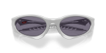 แว่นกันแดด Oakley Suture Coat OO9539-03 เงิน X Prizm Grey แว่นกันแดด Oakley OO9539-03 close-up ด้านหน้า